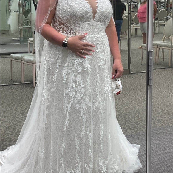 Beautiful Galina Signature Wedding size 20 - Picture 2 of 4